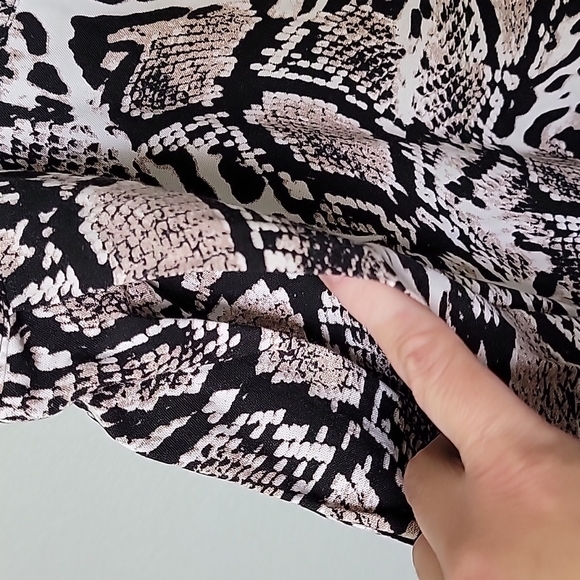 Ellos Indie Sleeze Relaxed Mobwife Wide Leg Snakeskin Print Pant 30/32 - Picture 4 of 10